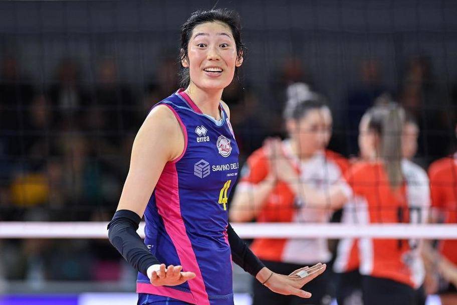 联赛巅峰对决!朱婷能否带领球队终止连败?